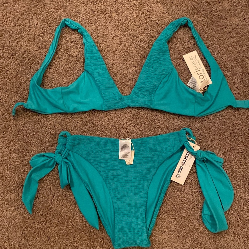 Tori praver bikini